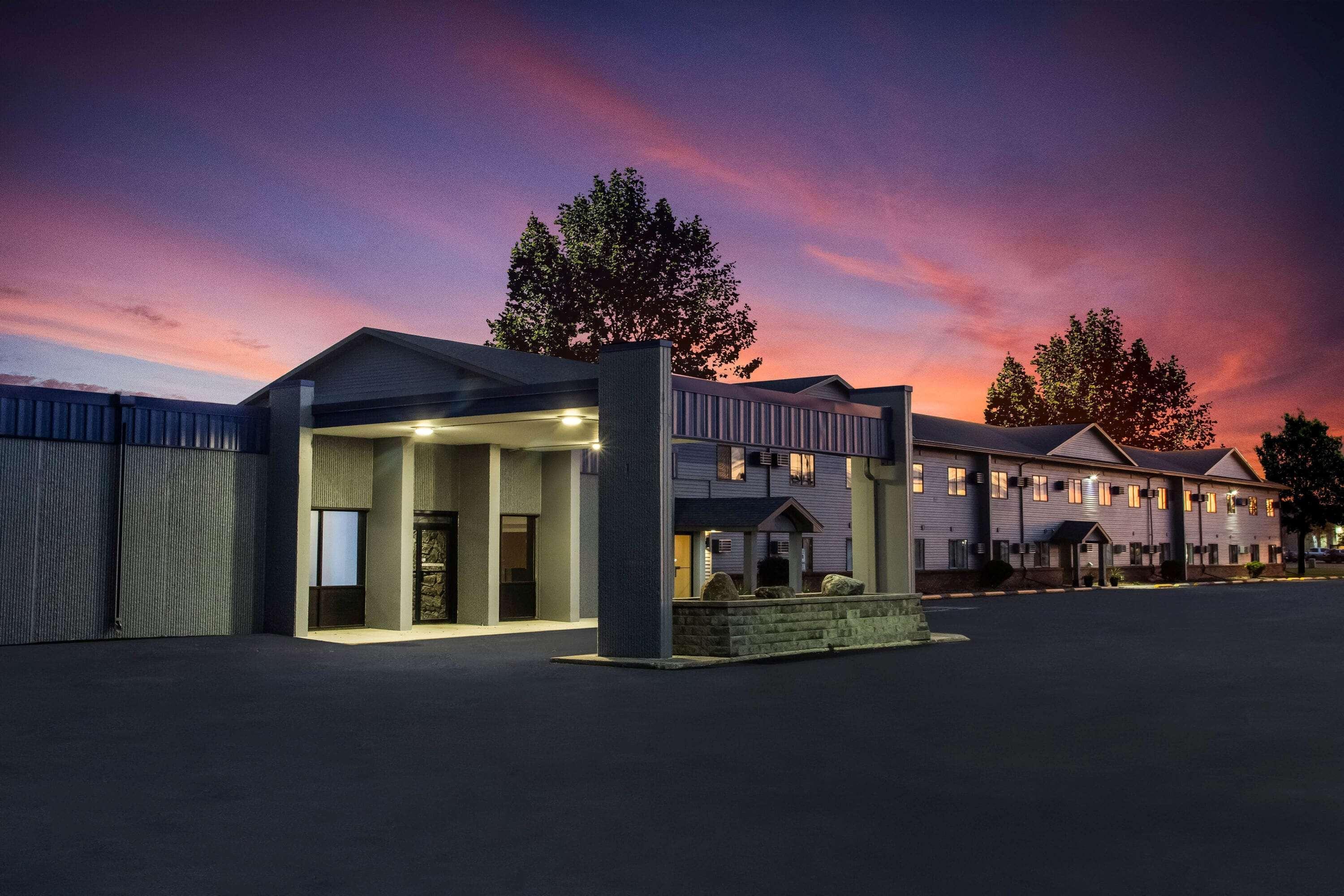 แทรเวลลอดจ์ บาย วินด์แฮม วอห์เพตัน Hotel Wahpeton ภายนอก รูปภาพ