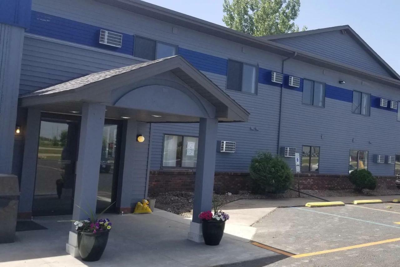แทรเวลลอดจ์ บาย วินด์แฮม วอห์เพตัน Hotel Wahpeton ภายนอก รูปภาพ